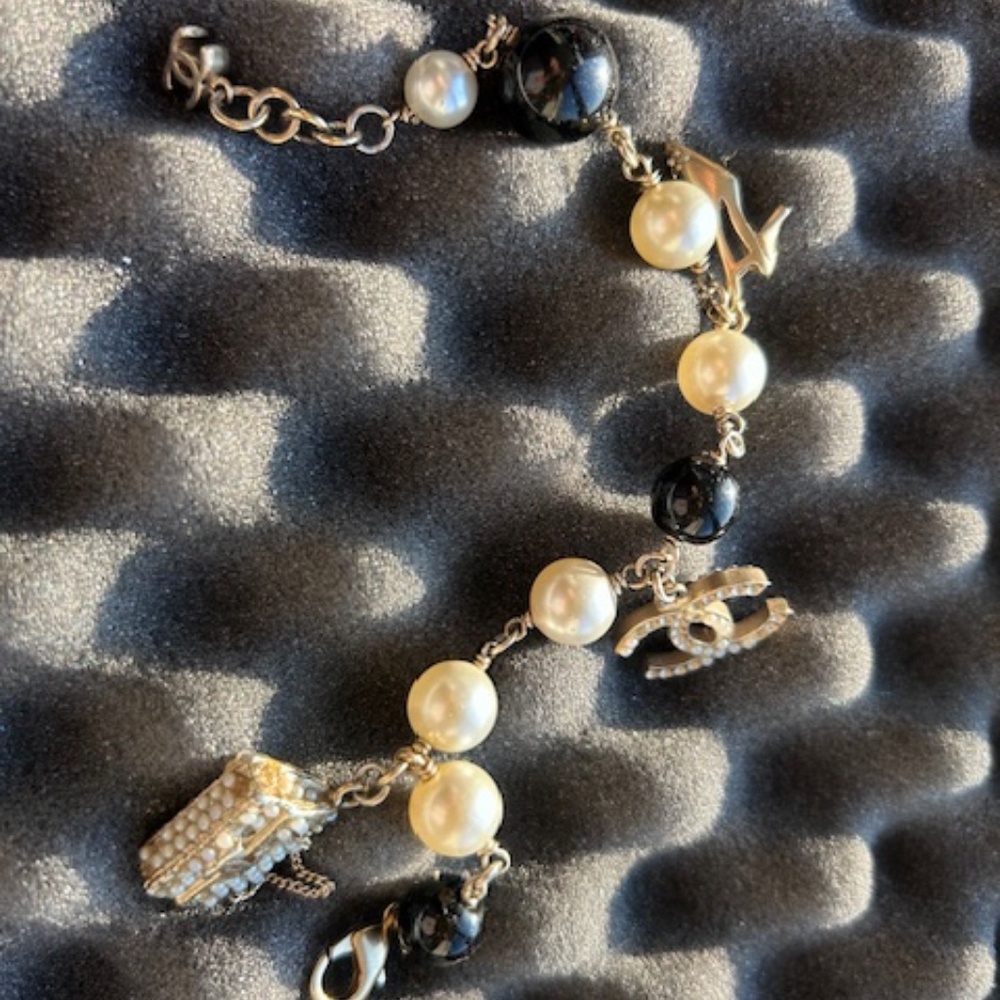 CHANEL RARE SHOE, HANDBAG & LOGO CHARM BRACELET - Picture 2 of 4